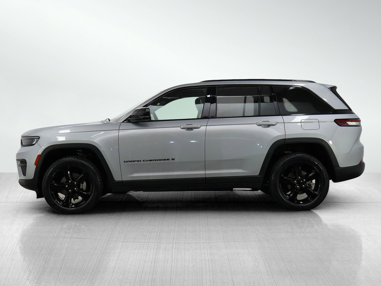 Used 2023 Jeep Grand Cherokee Altitude with VIN 1C4RJHAG2P8850335 for sale in Hopkins, Minnesota