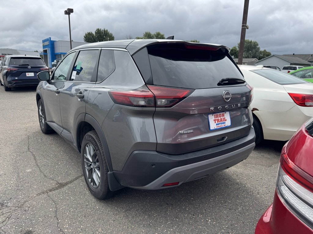 2022 Nissan Rogue S photo 2