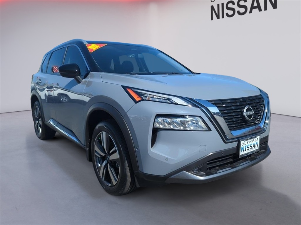 2022 Nissan Rogue SL photo 2