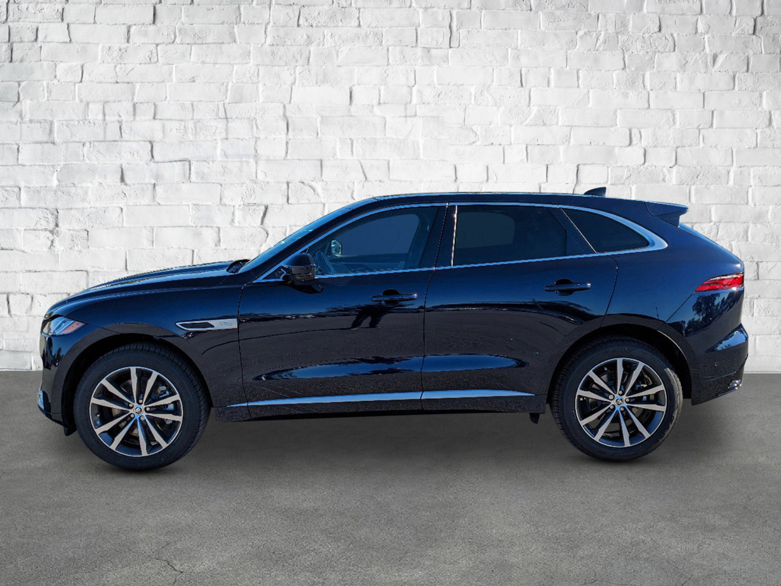 2025 Jaguar F-PACE R-Dynamic S photo 2