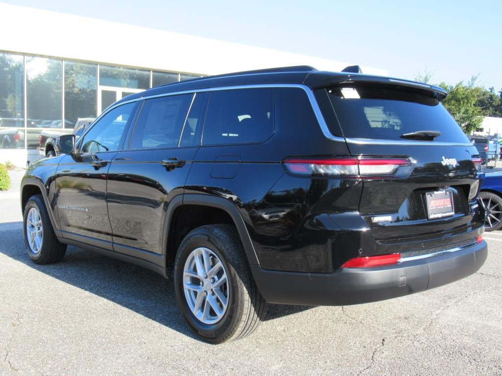 2025 Jeep Grand Cherokee Laredo photo 4