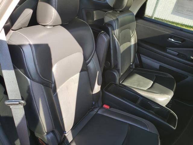 2023 Nissan Pathfinder SL photo 17