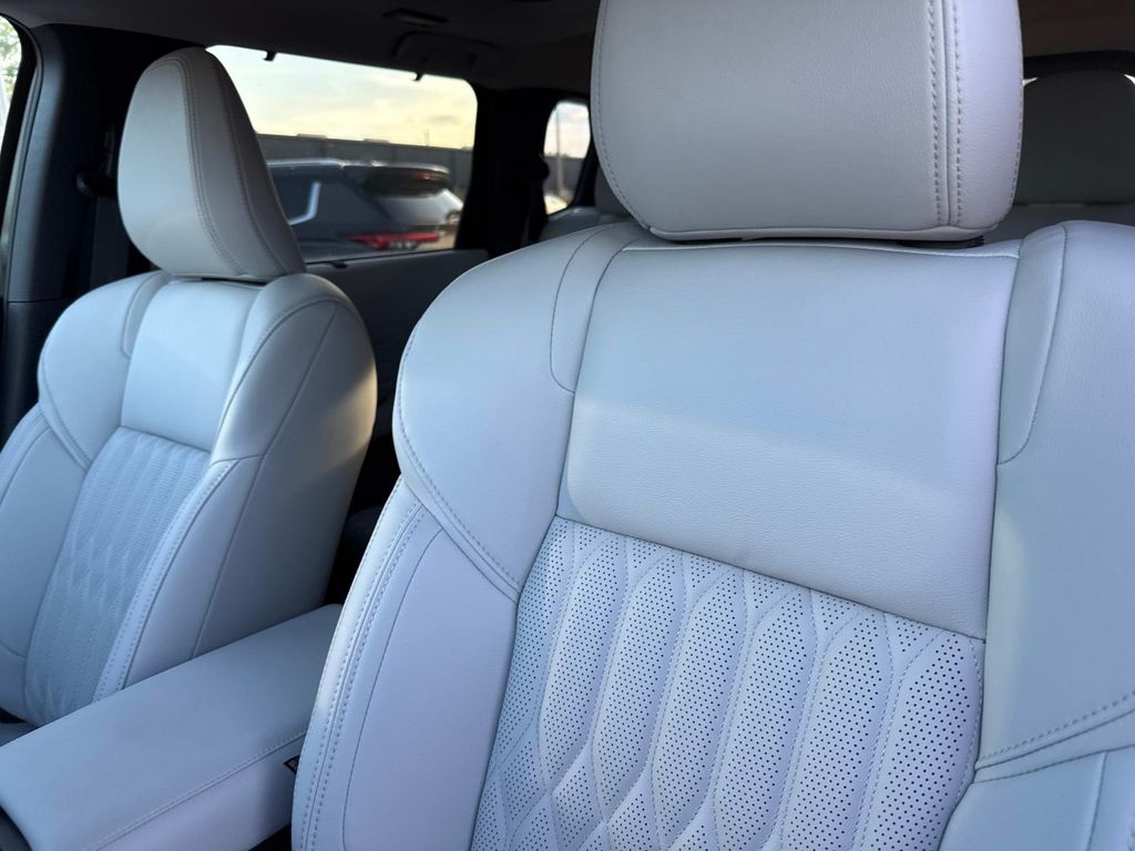 2025 Mitsubishi Outlander SEL GT photo 19