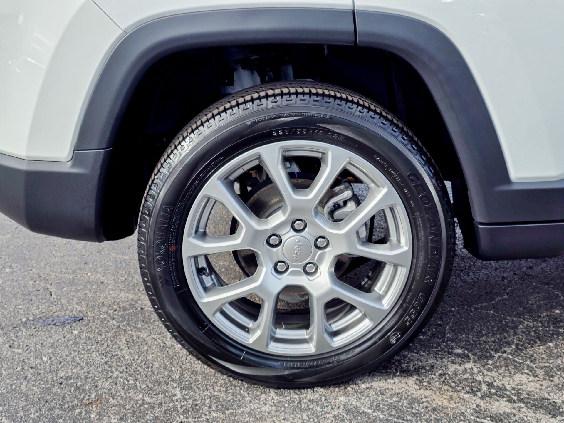 2022 Jeep Compass Latitude Lux photo 24