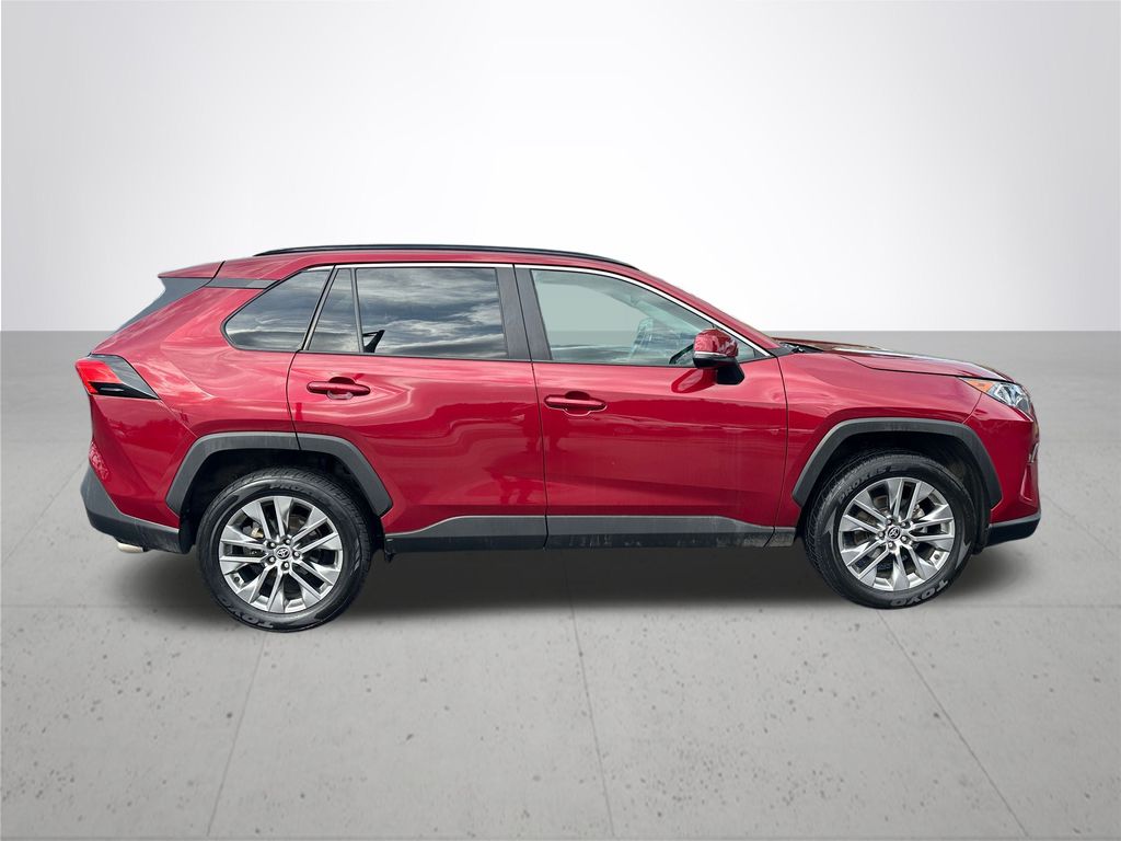 2021 Toyota RAV4 XLE Premium photo 4