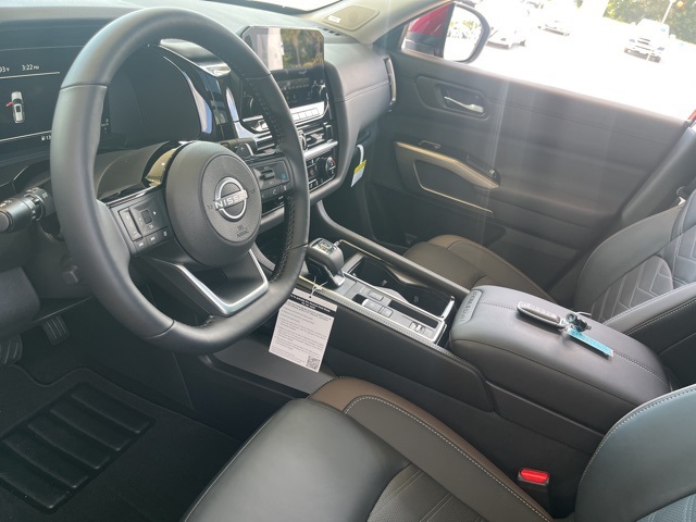 2025 Nissan Pathfinder Platinum photo 10
