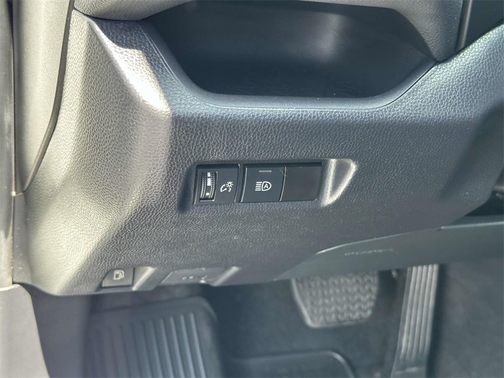 2024 Toyota RAV4 Hybrid XLE photo 17