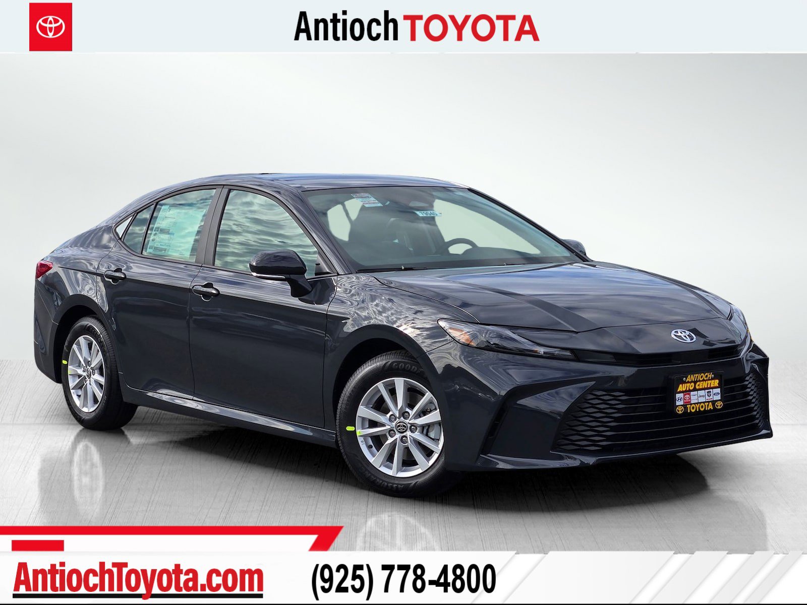 2026 Toyota Camry LE's photo