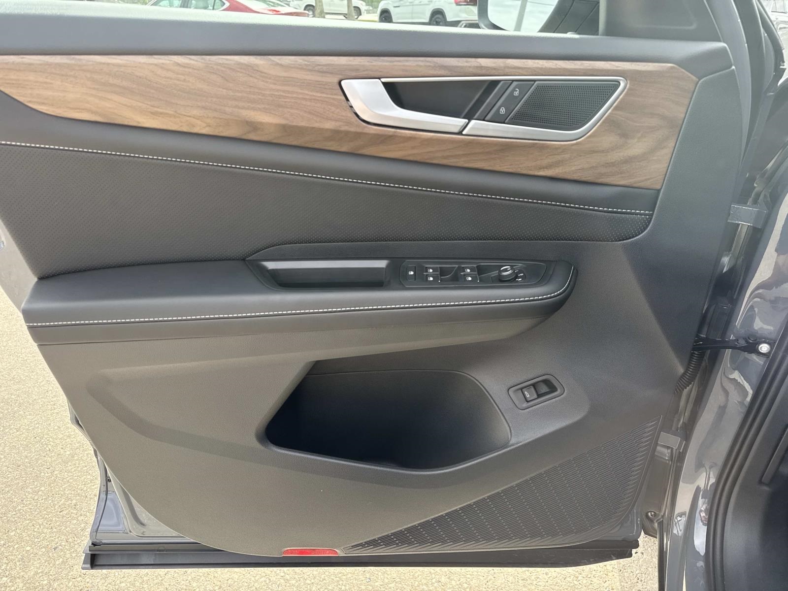 2026 Volkswagen Atlas SE Technology photo 10
