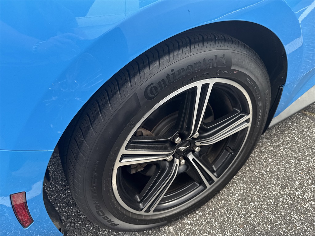 2024 Ford Mustang EcoBoost photo 9