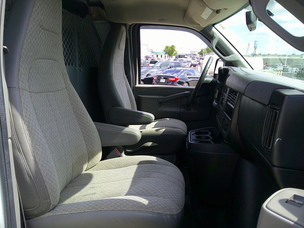 2017 Chevrolet Express 2500 Work Van photo 9
