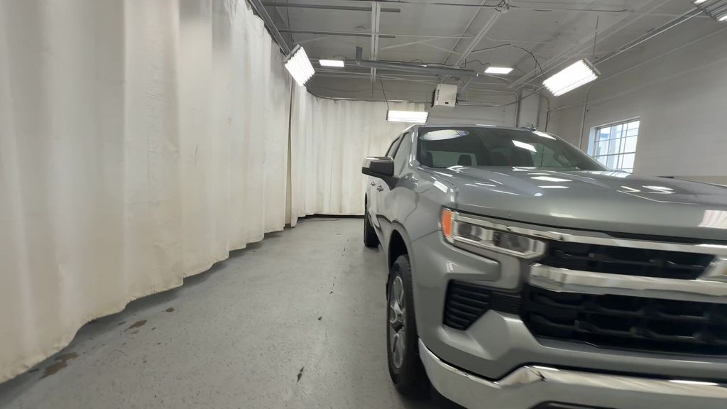 2024 Chevrolet Silverado 1500 LT photo 3