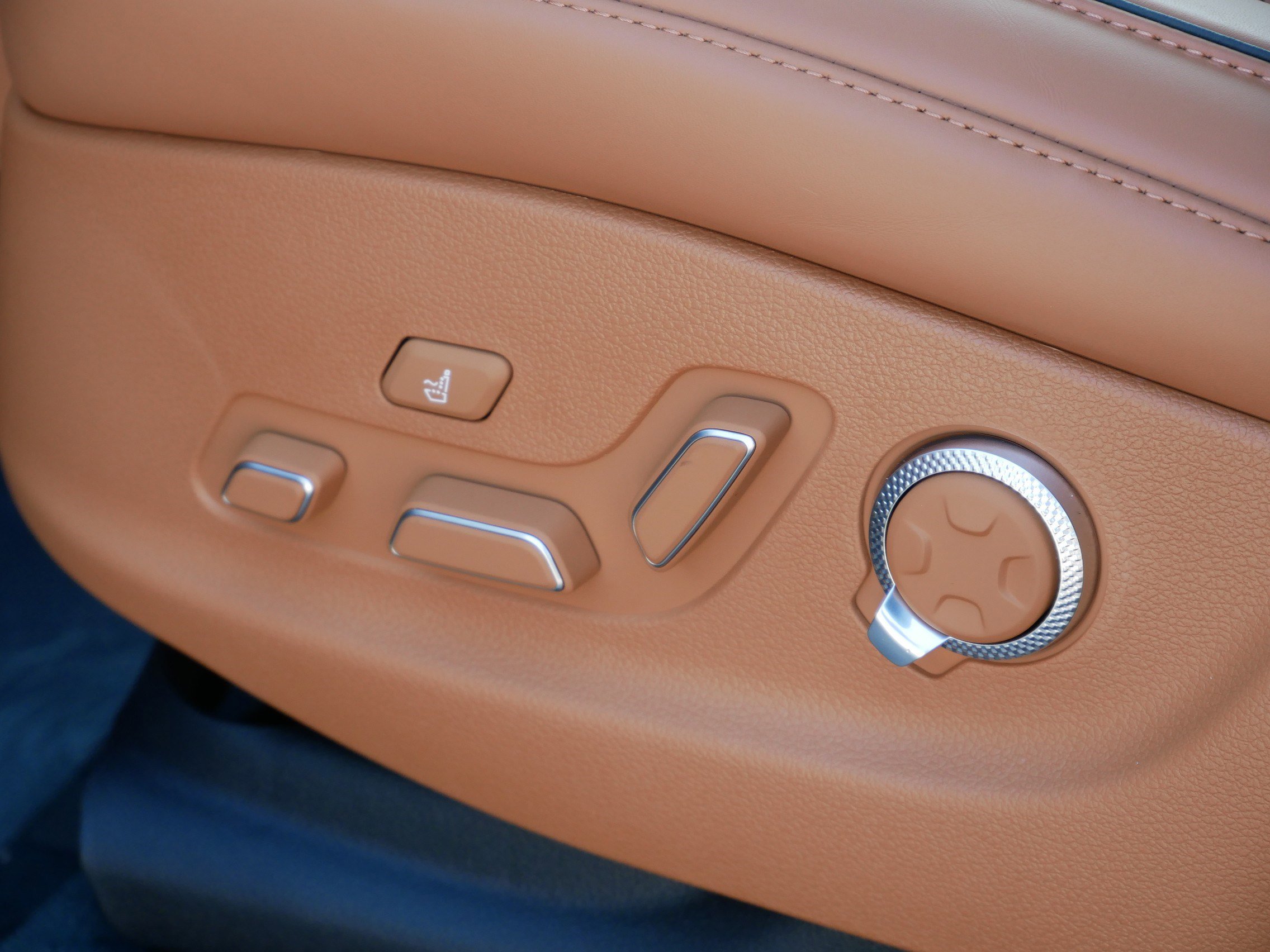 2025 Genesis GV80 Prestige AWD photo 4