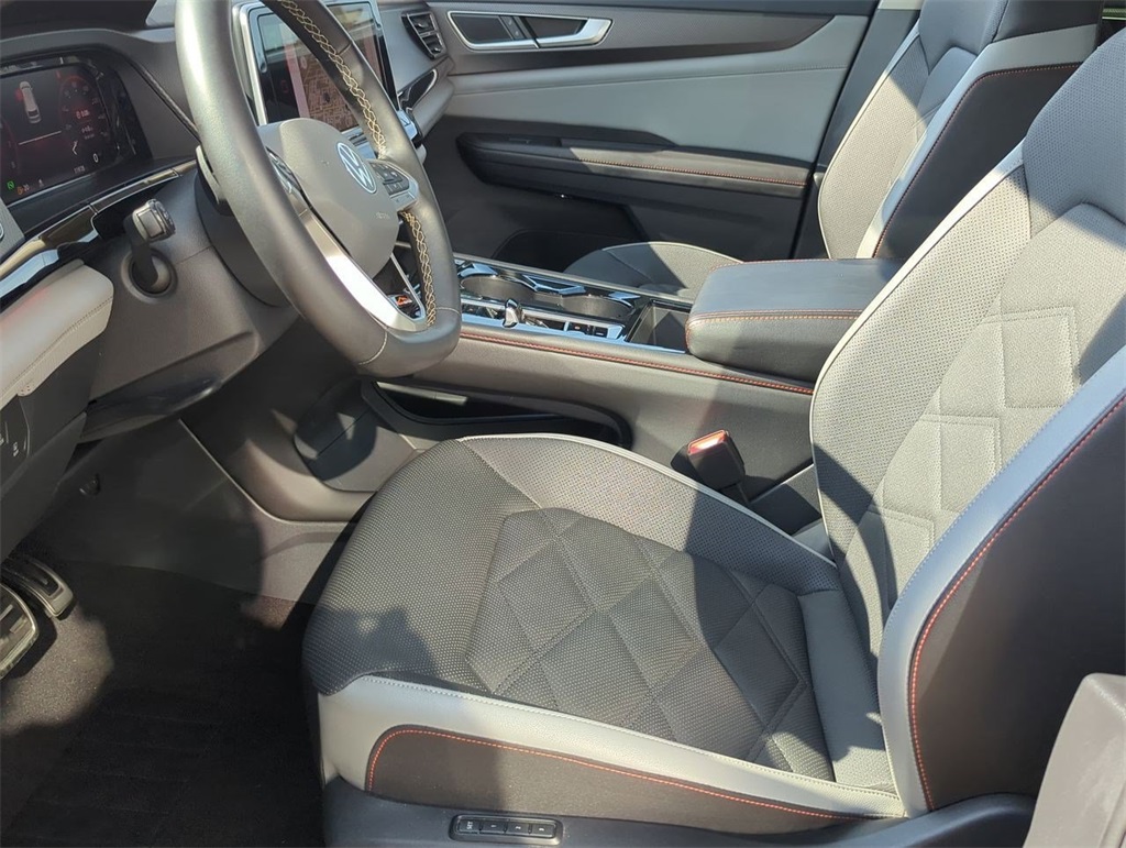 2024 Volkswagen Atlas Peak Edition SEL photo 15