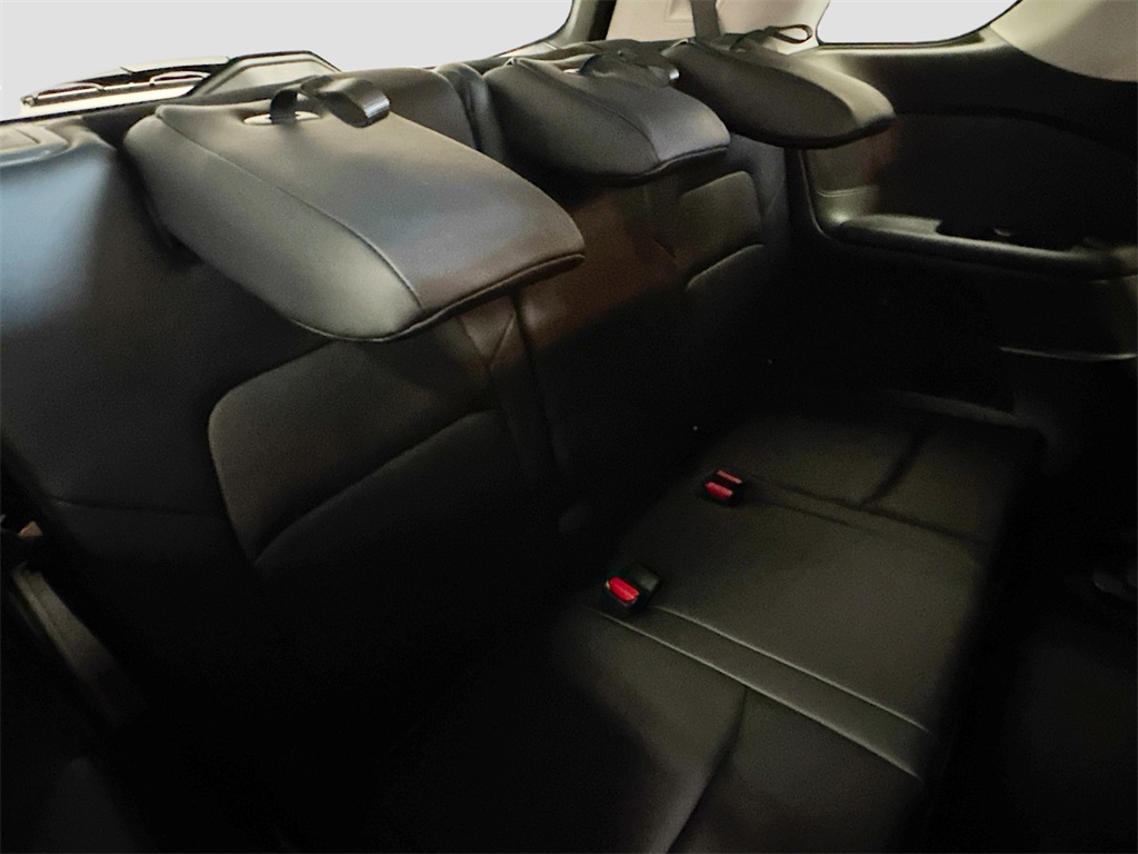 2025 Nissan Pathfinder Platinum photo 18