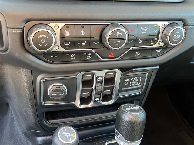 2024 Jeep Wrangler Sahara photo 28