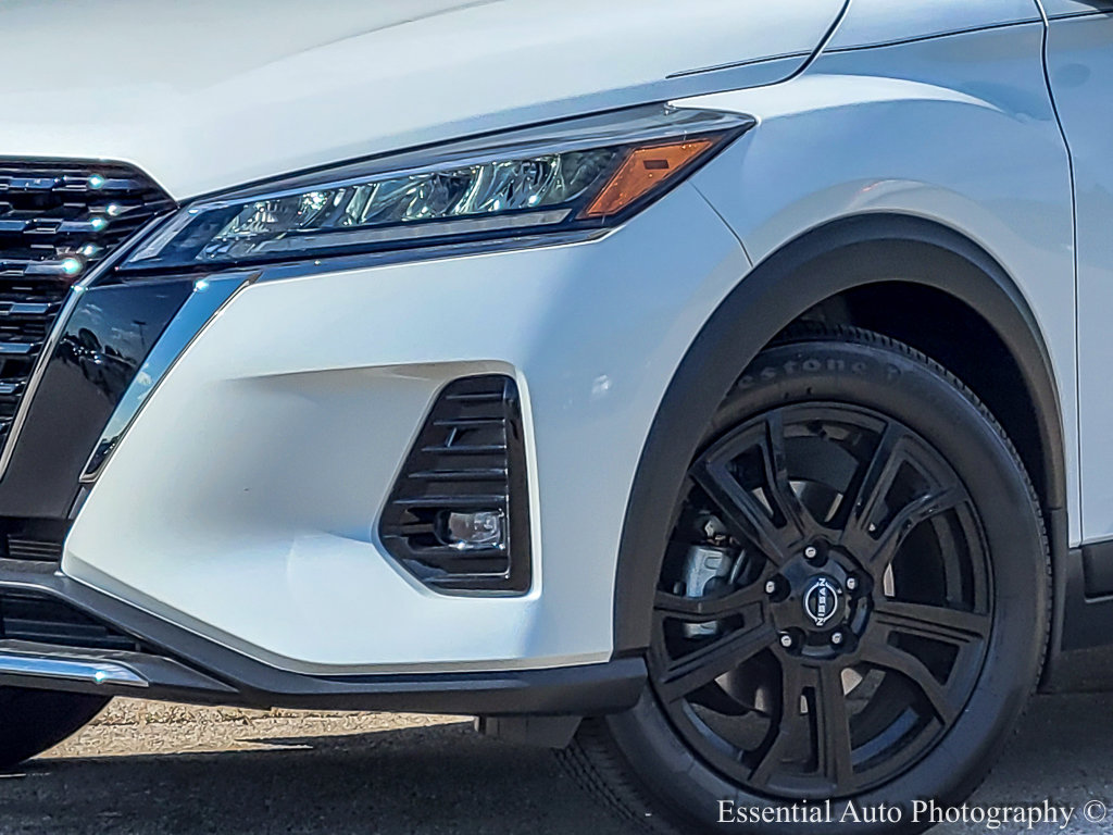 2024 Nissan Kicks SR photo 2