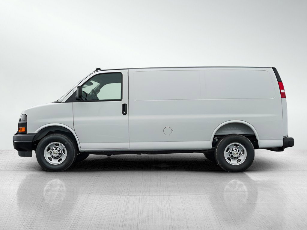 2025 Chevrolet Express Cargo 3500 photo 3