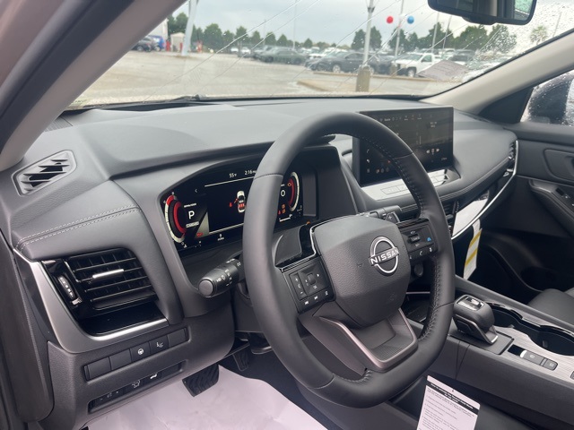 2025 Nissan Rogue SL photo 9