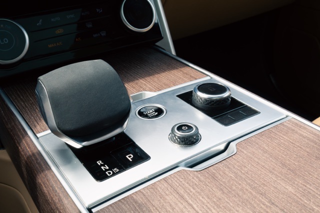 2023 Land Rover Range Rover SE photo 15