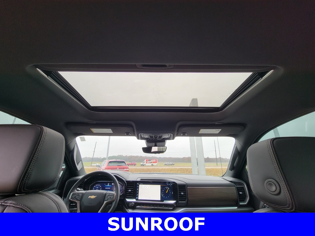 2023 Chevrolet Silverado 1500 High Country photo 3