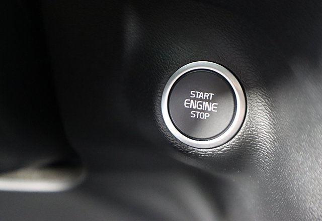 2022 Volvo XC40 R-Design photo 20