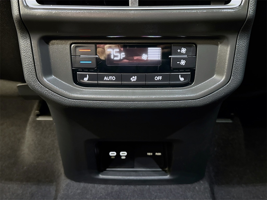 2024 Volkswagen Atlas SEL Premium R-Line photo 17