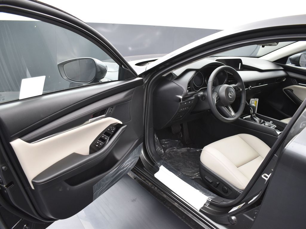 2025 Mazda Mazda3 2.5 s Preferred photo 6