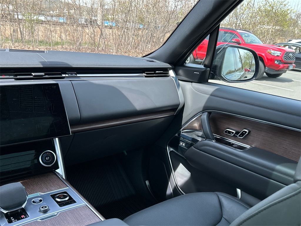 2023 Land Rover Range Rover SE photo 23
