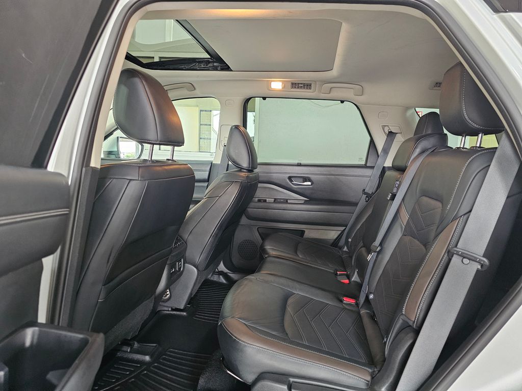 2022 Nissan Pathfinder Platinum photo 25