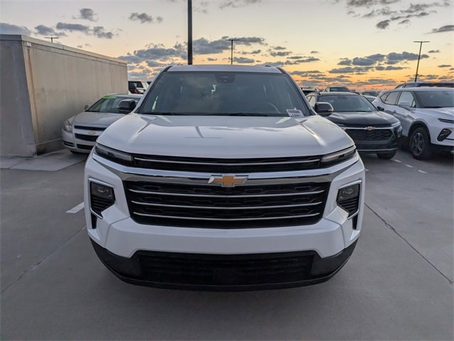 2026 Chevrolet Traverse photo 2