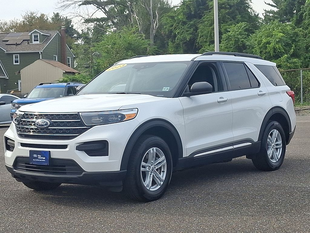 2023 Ford Explorer XLT photo 2