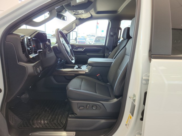 2025 Chevrolet Silverado 2500HD LT photo 5