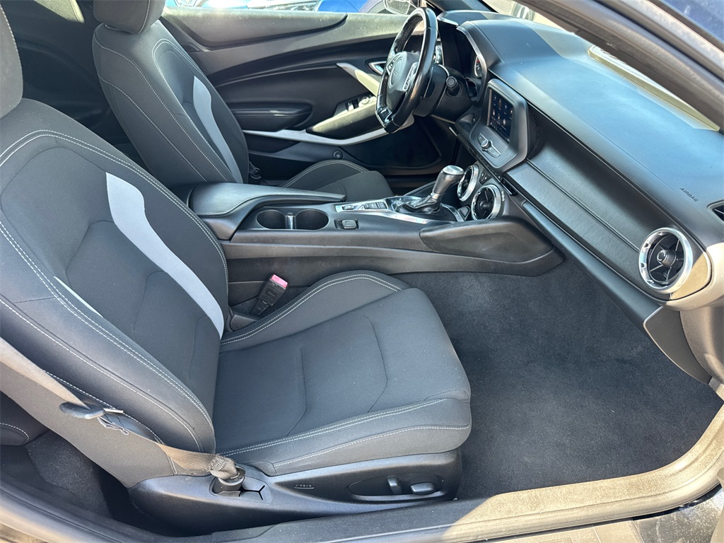 2020 Chevrolet Camaro 1LT photo 11