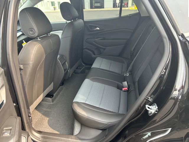 2025 Chevrolet Trax LT photo 22