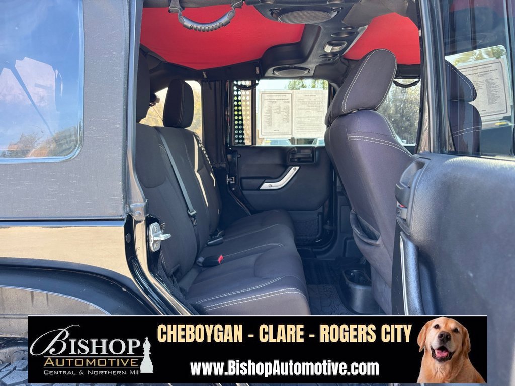 2014 Jeep Wrangler Unlimited Sahara photo 19