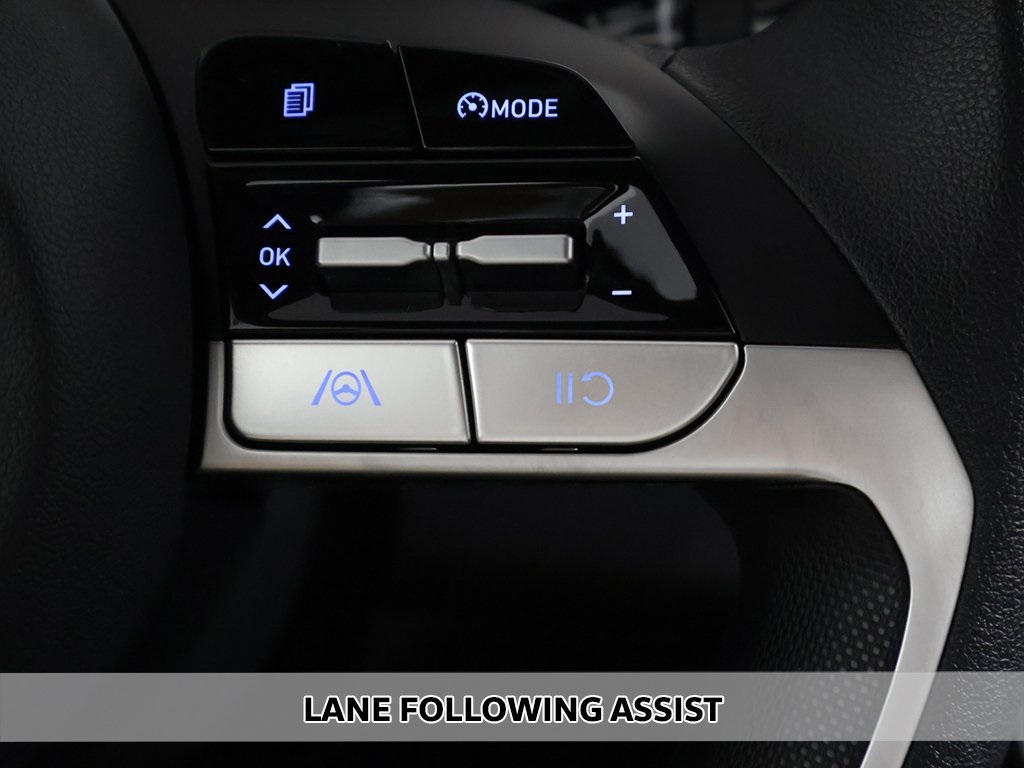 2023 Hyundai Elantra SEL photo 2