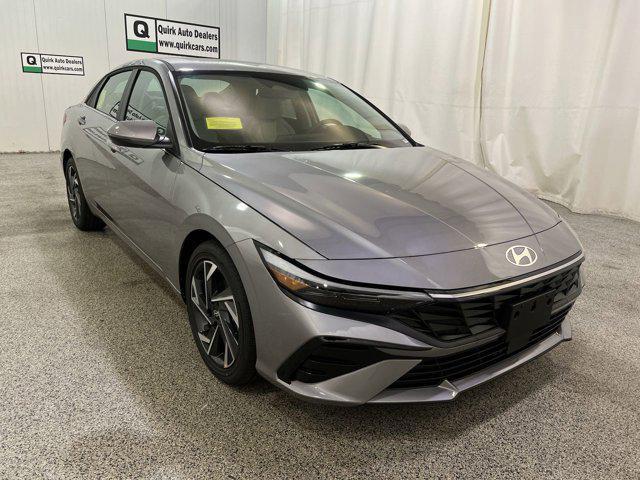 2025 Hyundai Elantra Limited's photo