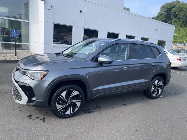 2025 Volkswagen Taos SE photo 2