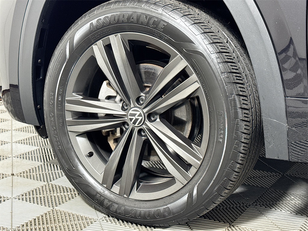 2022 Volkswagen Atlas Cross Sport V6 SEL R-Line photo 13