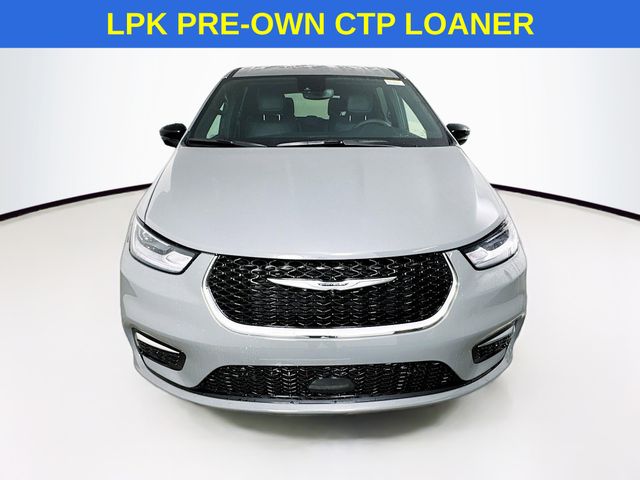 2025 Chrysler Pacifica Hybrid photo 2