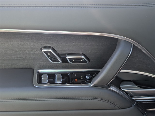 Used 2023 Santorini Black Land Rover SE image 24