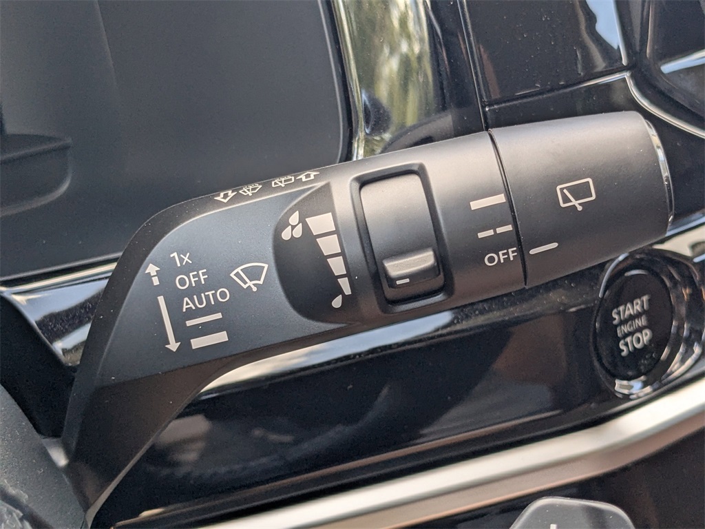 2025 Nissan Pathfinder Platinum photo 25