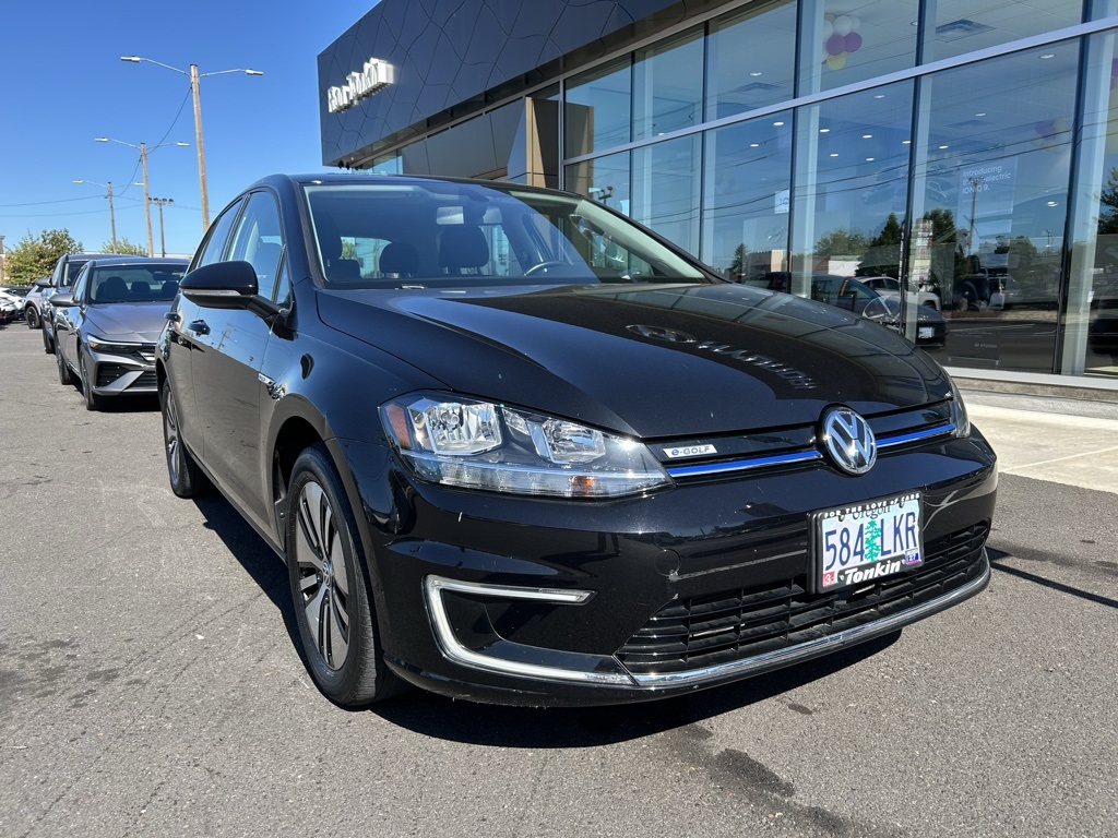 Used 2019 Volkswagen e-Golf e-Golf SE with VIN WVWKR7AU5KW902684 for sale in Gladstone, OR