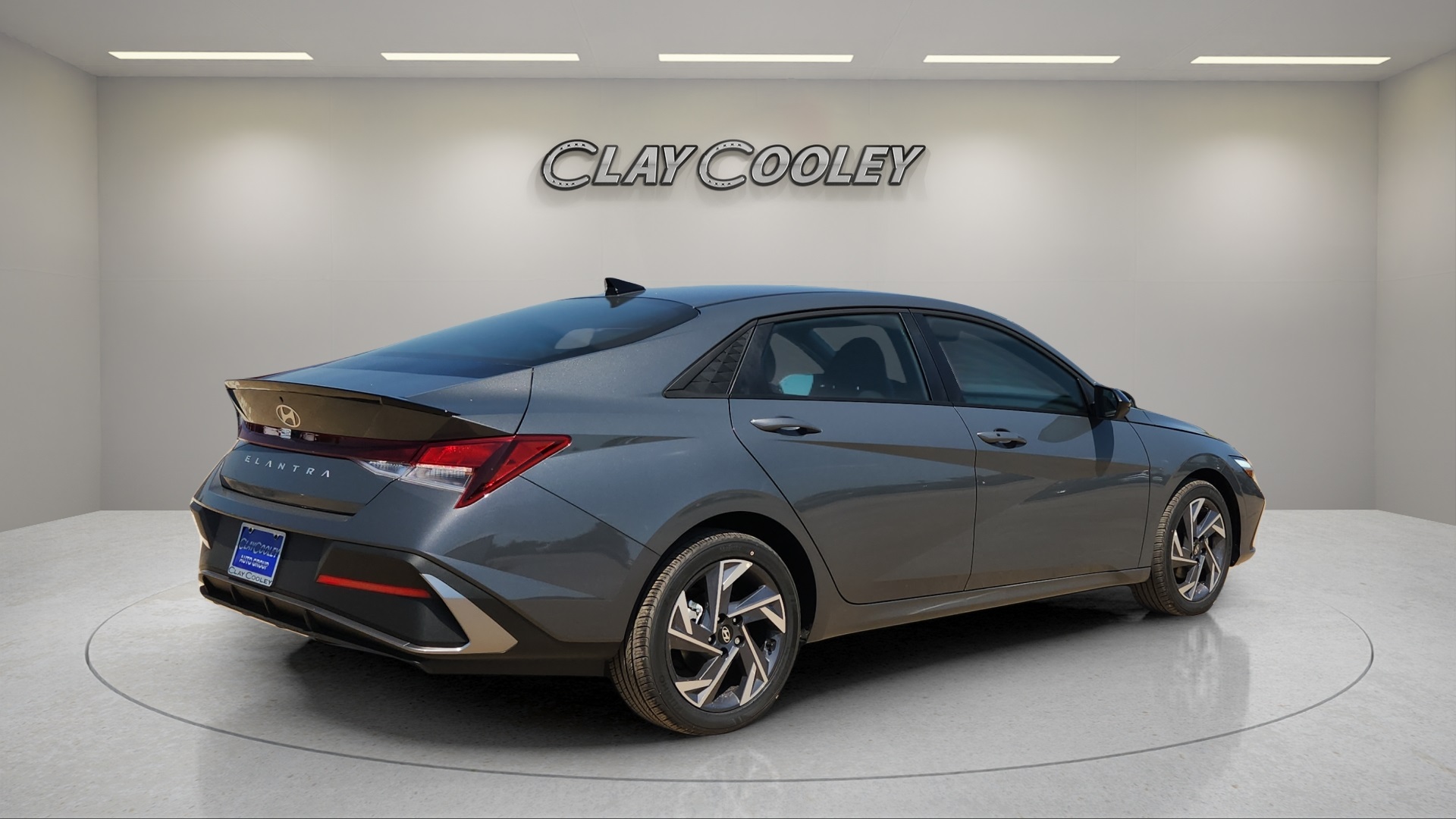 2025 Hyundai Elantra SEL Sport photo 3