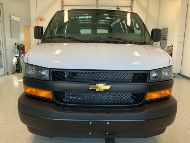 2025 Chevrolet Express Cargo 3500 photo 2