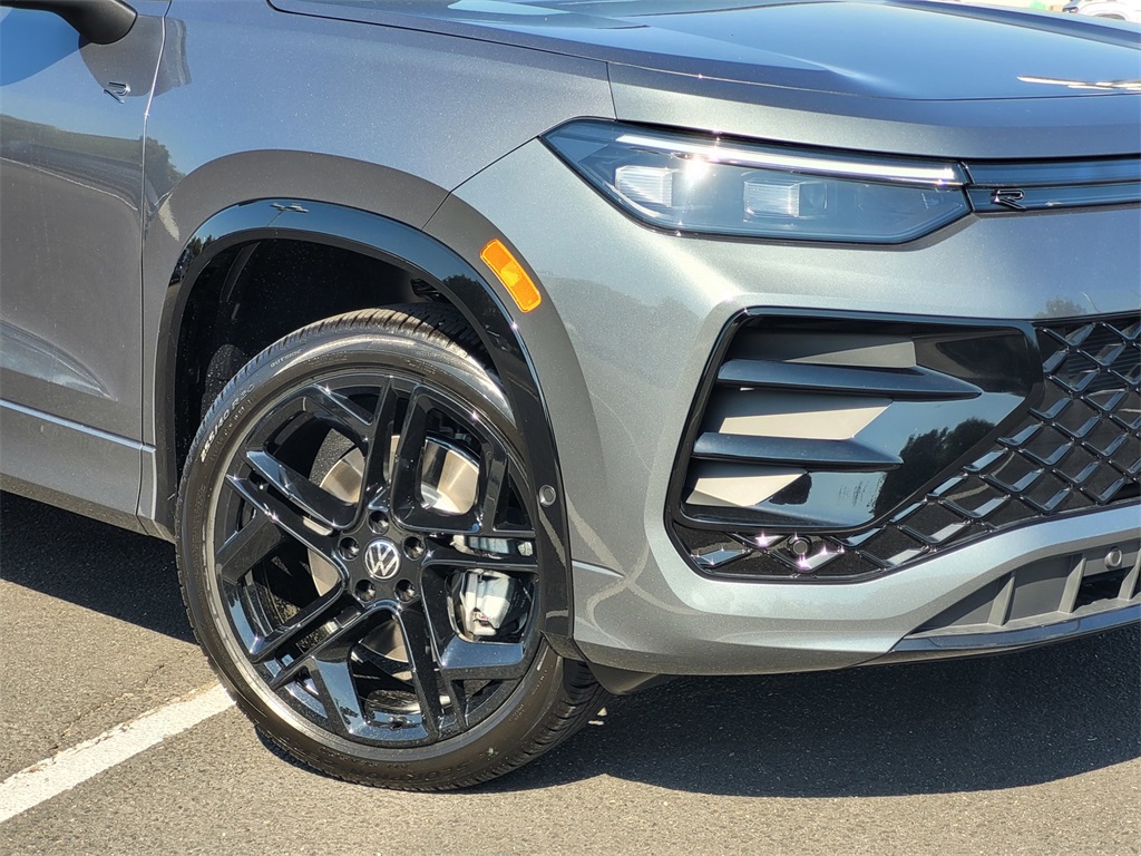 2026 Volkswagen Tiguan SE R-Line Black photo 3