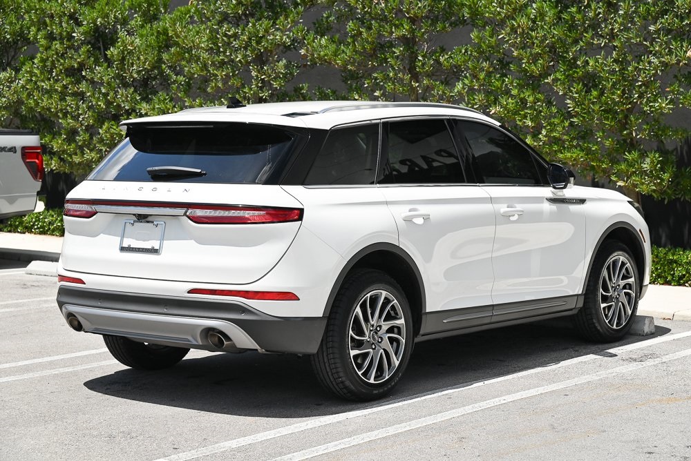 2021 Lincoln Corsair Standard photo 4