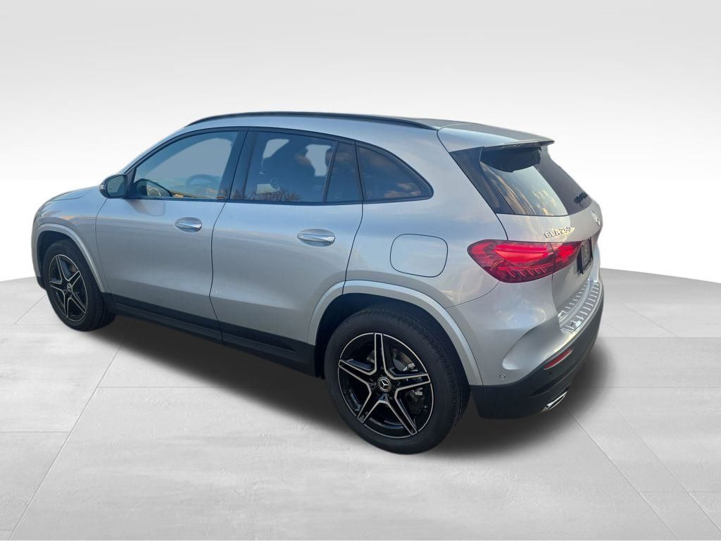 2026 Mercedes Benz GLA 250 4MATIC photo 3