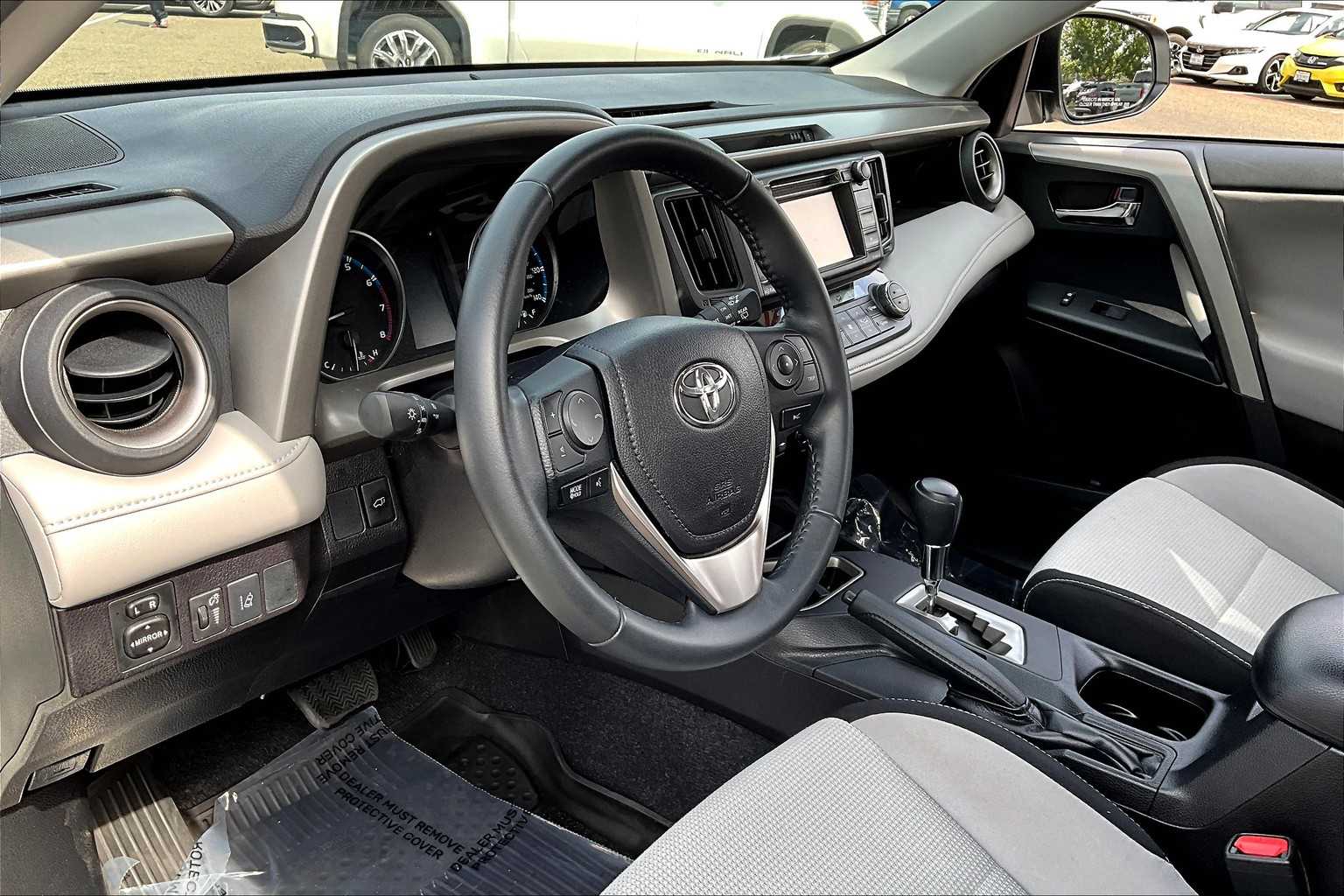 2018 Toyota RAV4 XLE photo 16